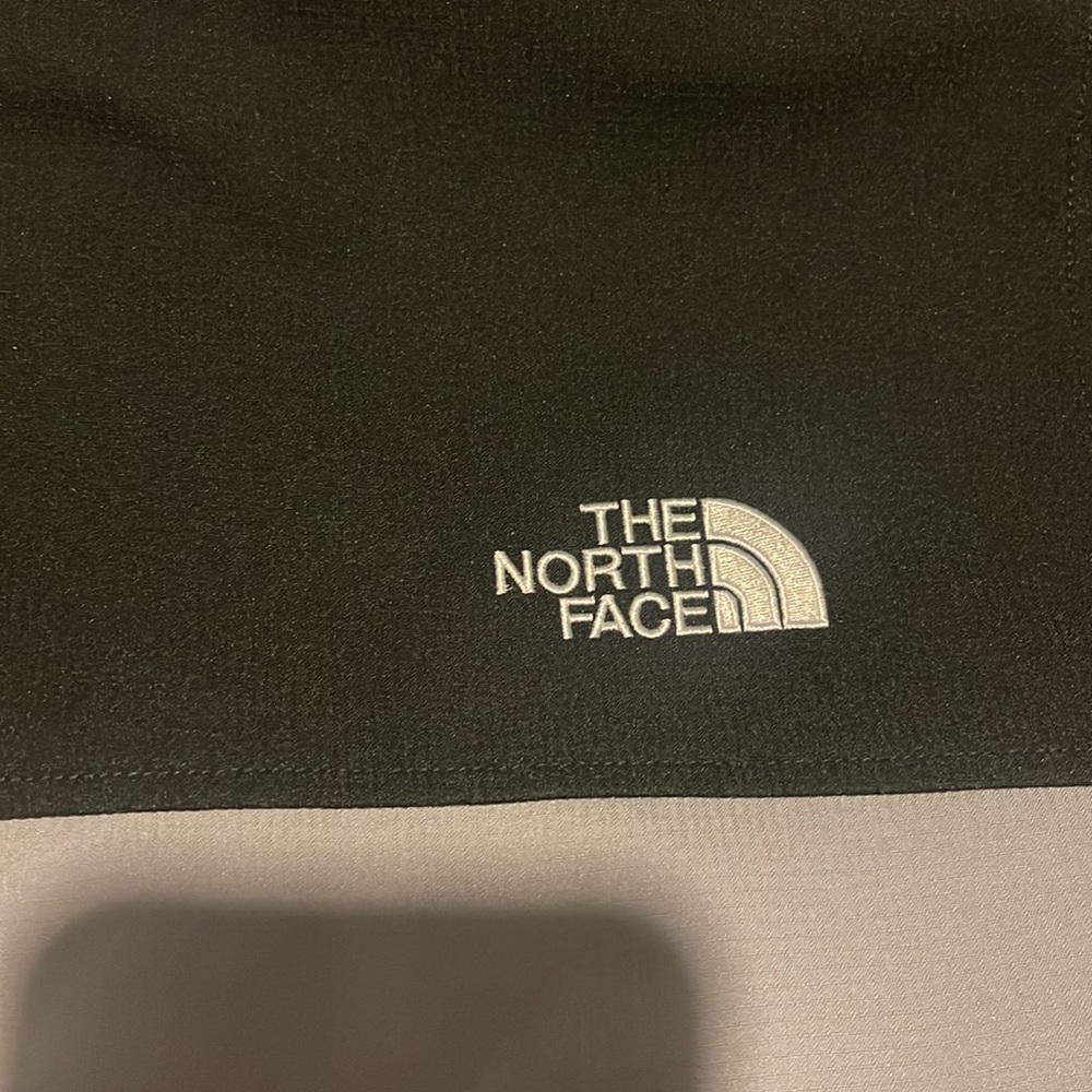 CASTLE ROCK BLACK & GREY NORTH FACE VEST - Picture 5 of 7